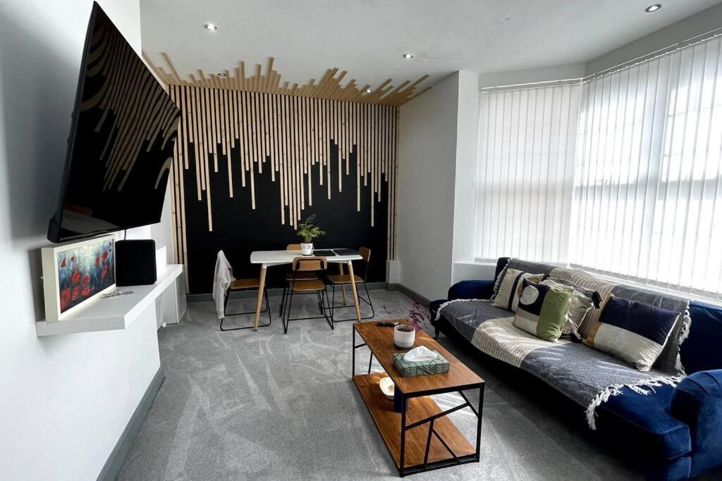 Luxury 2 Bed Duplex Apartment By Yo Room! - Leicester City- Free Parking Eksteriør bilde