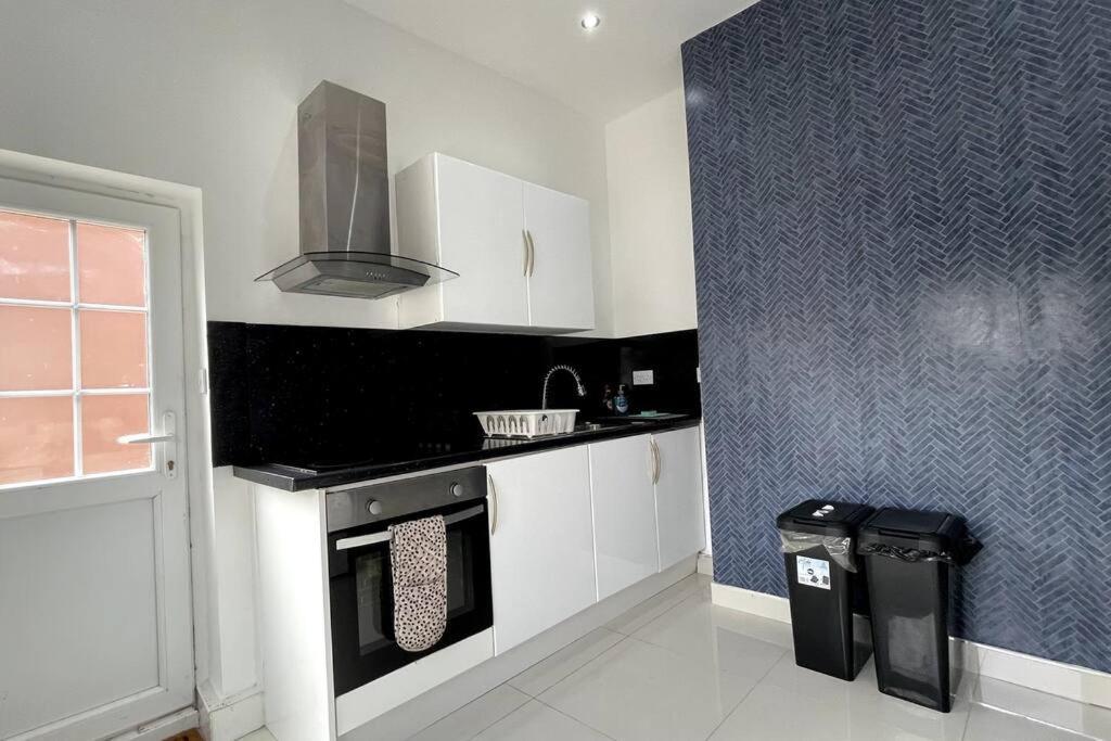 Luxury 2 Bed Duplex Apartment By Yo Room! - Leicester City- Free Parking Eksteriør bilde