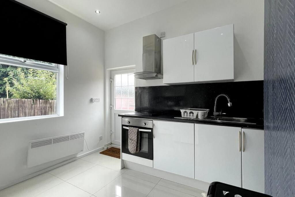 Luxury 2 Bed Duplex Apartment By Yo Room! - Leicester City- Free Parking Eksteriør bilde