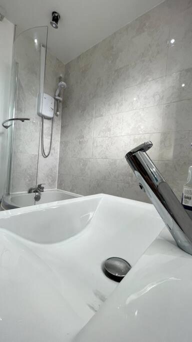 Luxury 2 Bed Duplex Apartment By Yo Room! - Leicester City- Free Parking Eksteriør bilde